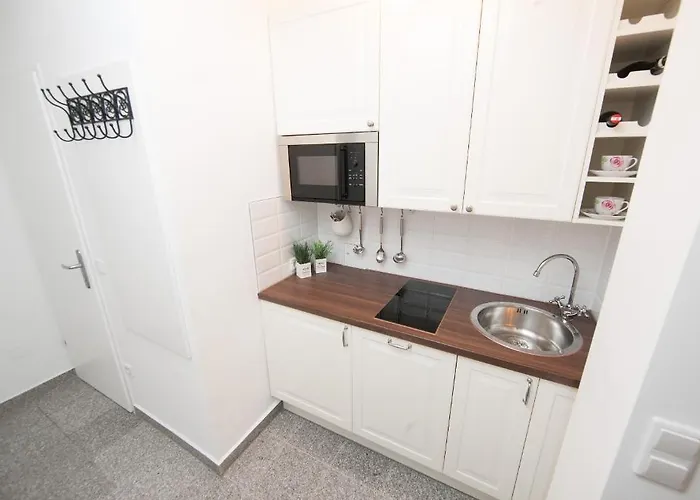 Traditional Tav - Entire Apartment